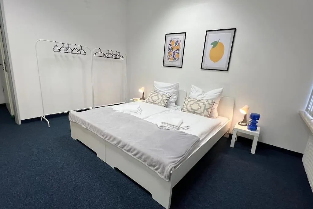 Beckhomes- New, Unique Apartment For 16 People München