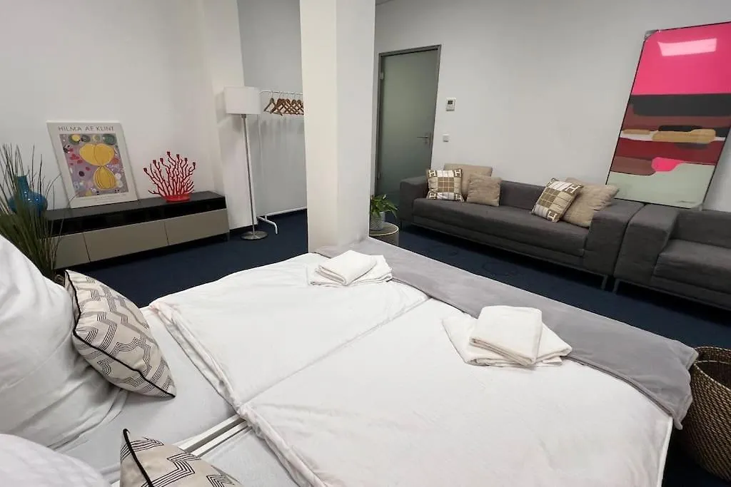 Beckhomes- New, Unique Apartment For 16 People 뮌헨